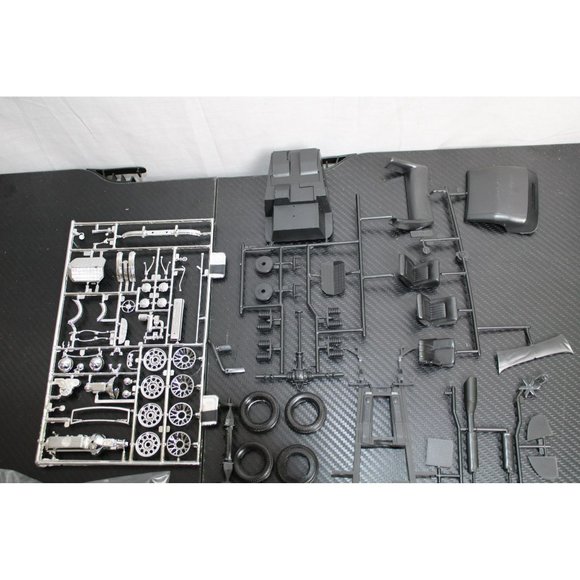 The Classic Mercedes Benz Model Kit with original box - Picture 3 of 7